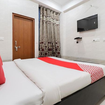 Oyo 69378 Trilok Dham Hotel Vrindavan Exterior photo