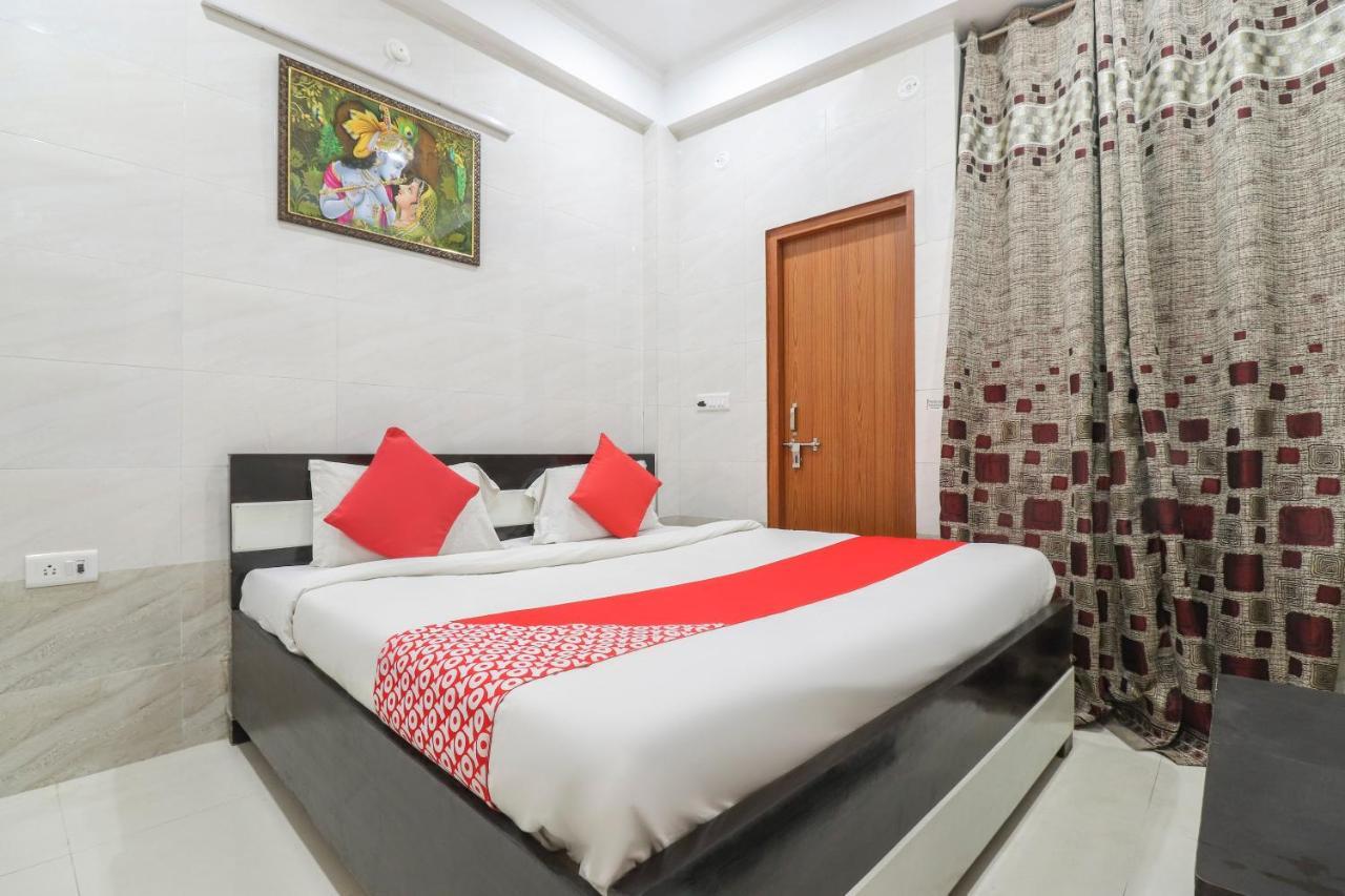 Oyo 69378 Trilok Dham Hotel Vrindavan Exterior photo