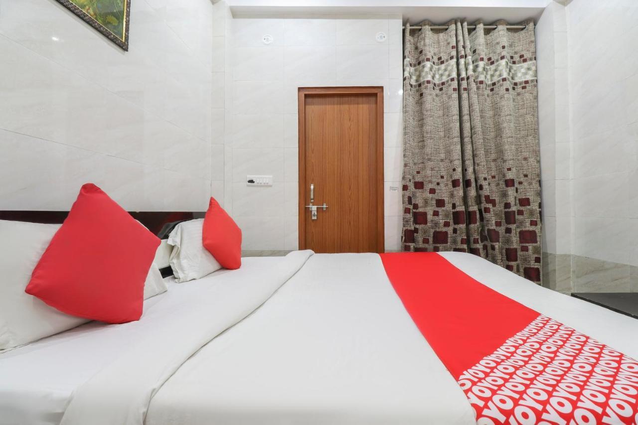 Oyo 69378 Trilok Dham Hotel Vrindavan Exterior photo